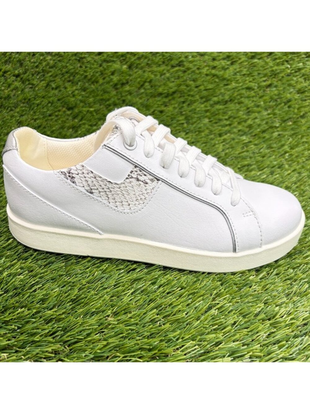 FootJoy Links Womens Size 5.5 White Snake Leather Running Spikeless Golf Shoes